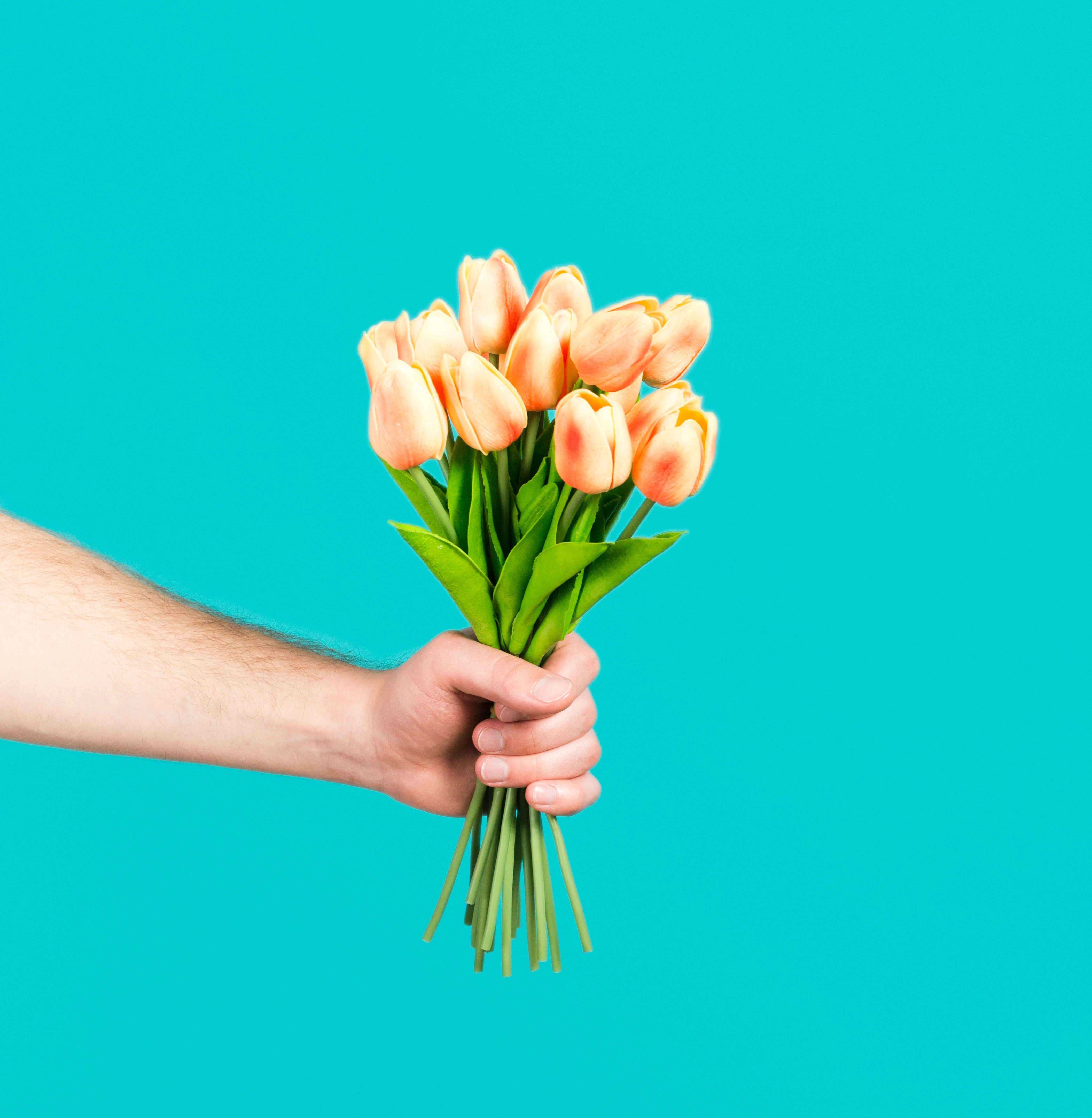 hand-holding-flower-bouquet